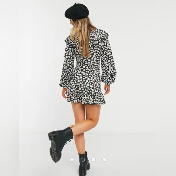 Asos • Ruffle‎ Daisy Dress - Picture 2 of 12